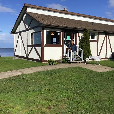 Bed and Breakfast Gite Au Bord De La Baie Bouctouche Exterior foto