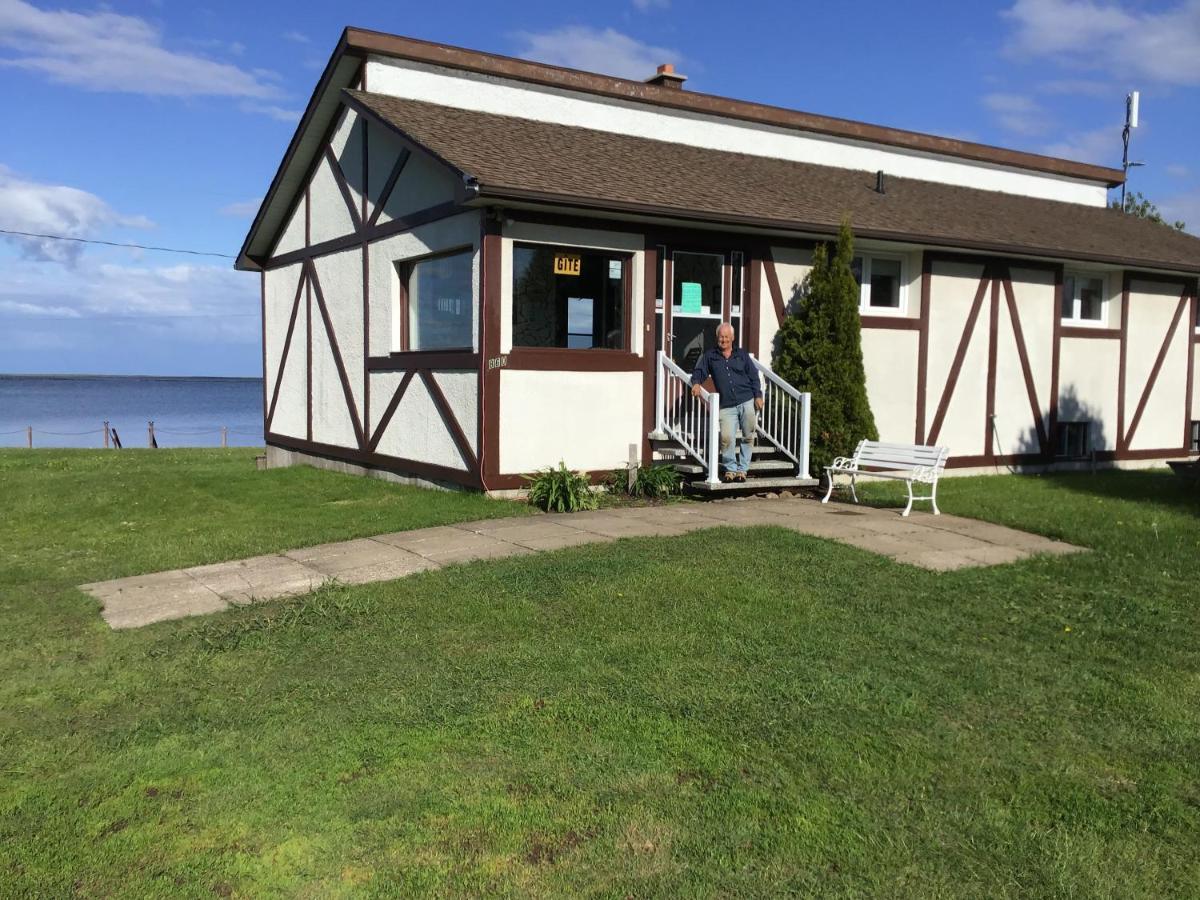 Bed and Breakfast Gite Au Bord De La Baie Bouctouche Exterior foto